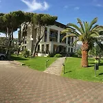Caesar & מלון לידו די קאמאיורה