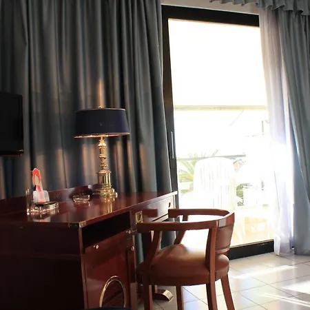 Hotel Caesar & 4*